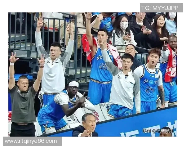 北京男篮点着首钢园观赛热